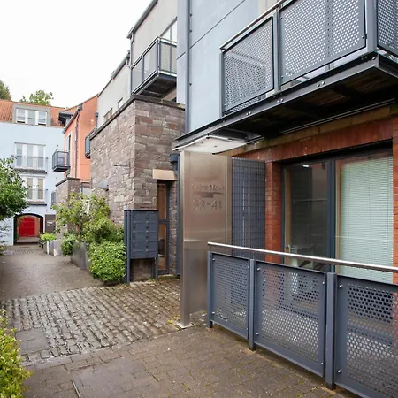 Higgihaus Cabot Mews #38 Fantastic Location Bristol