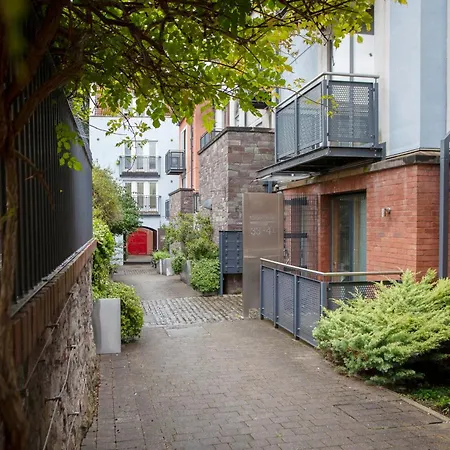 Higgihaus Cabot Mews #38 Fantastic Location *